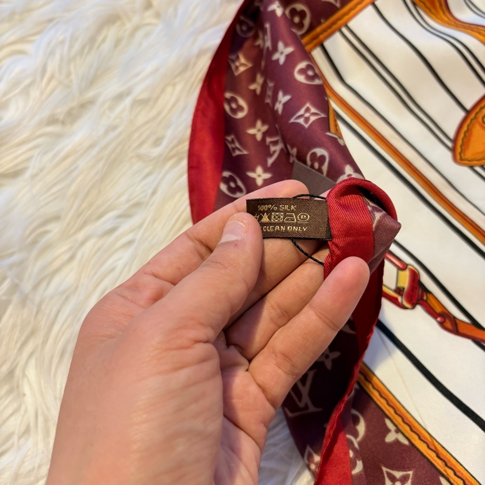 My Neverfull Shawl 90x90 luxury vibes Silky scarf LOUIS VUlTTON‼️LAST ONE - Picture 8 of 12